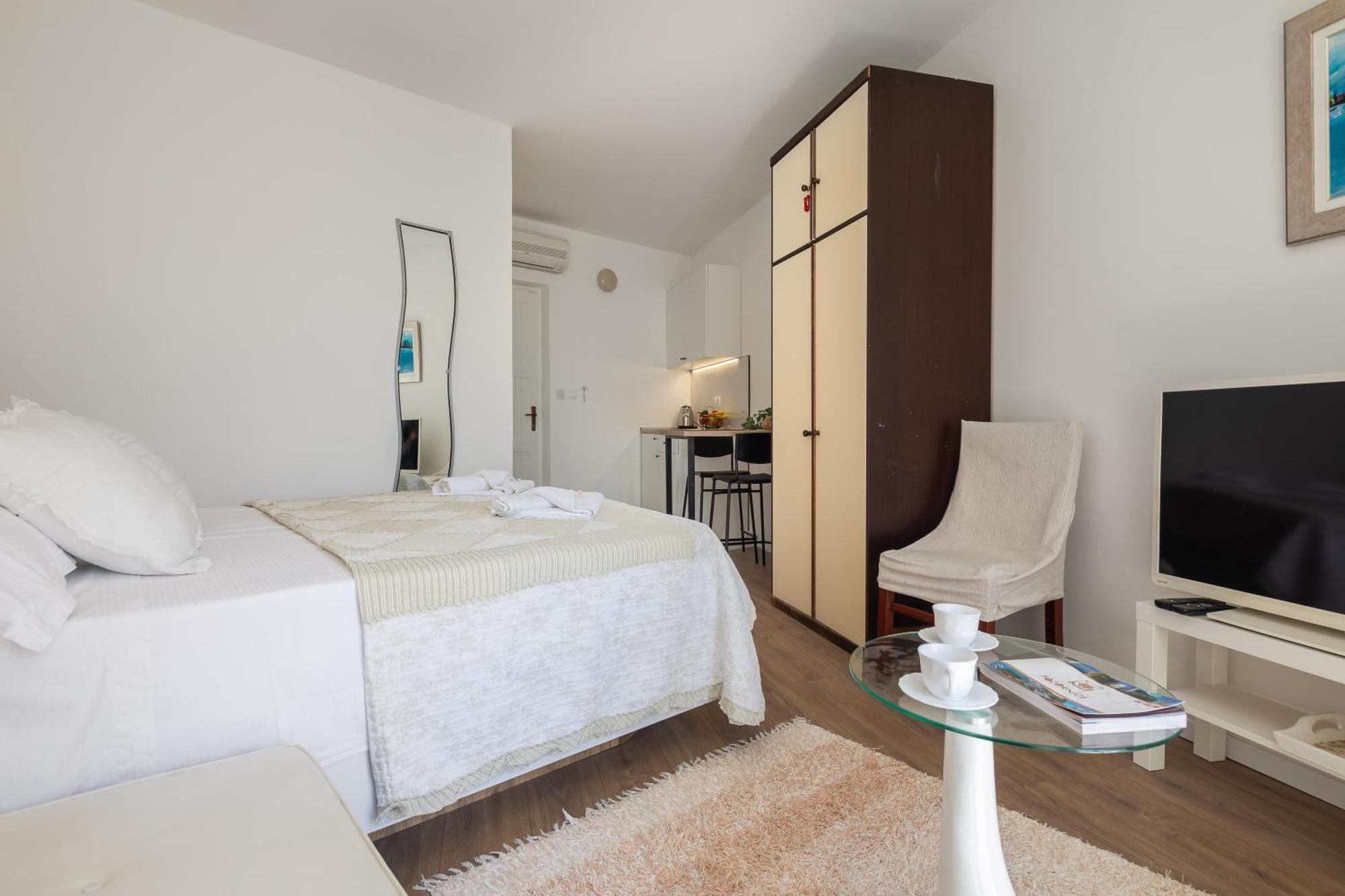 Caleta Seaview Suites II - Pool & Jacuzzi 洛克瓦罗戈兹尼察 外观 照片