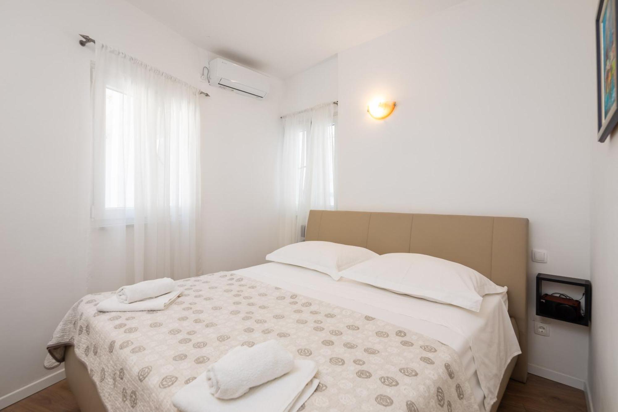 Caleta Seaview Suites II - Pool & Jacuzzi 洛克瓦罗戈兹尼察 外观 照片