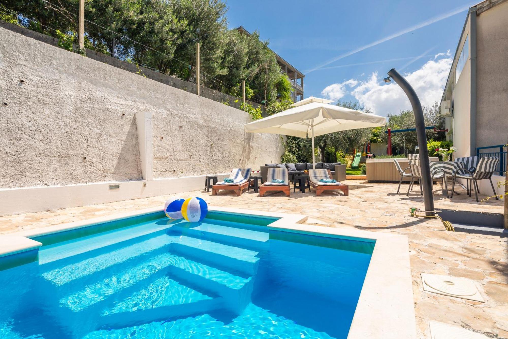 Caleta Seaview Suites II - Pool & Jacuzzi 洛克瓦罗戈兹尼察 外观 照片